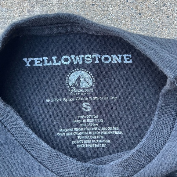 Yellowstone Black T-Shirt with Gold Print - Picture 3 of 3